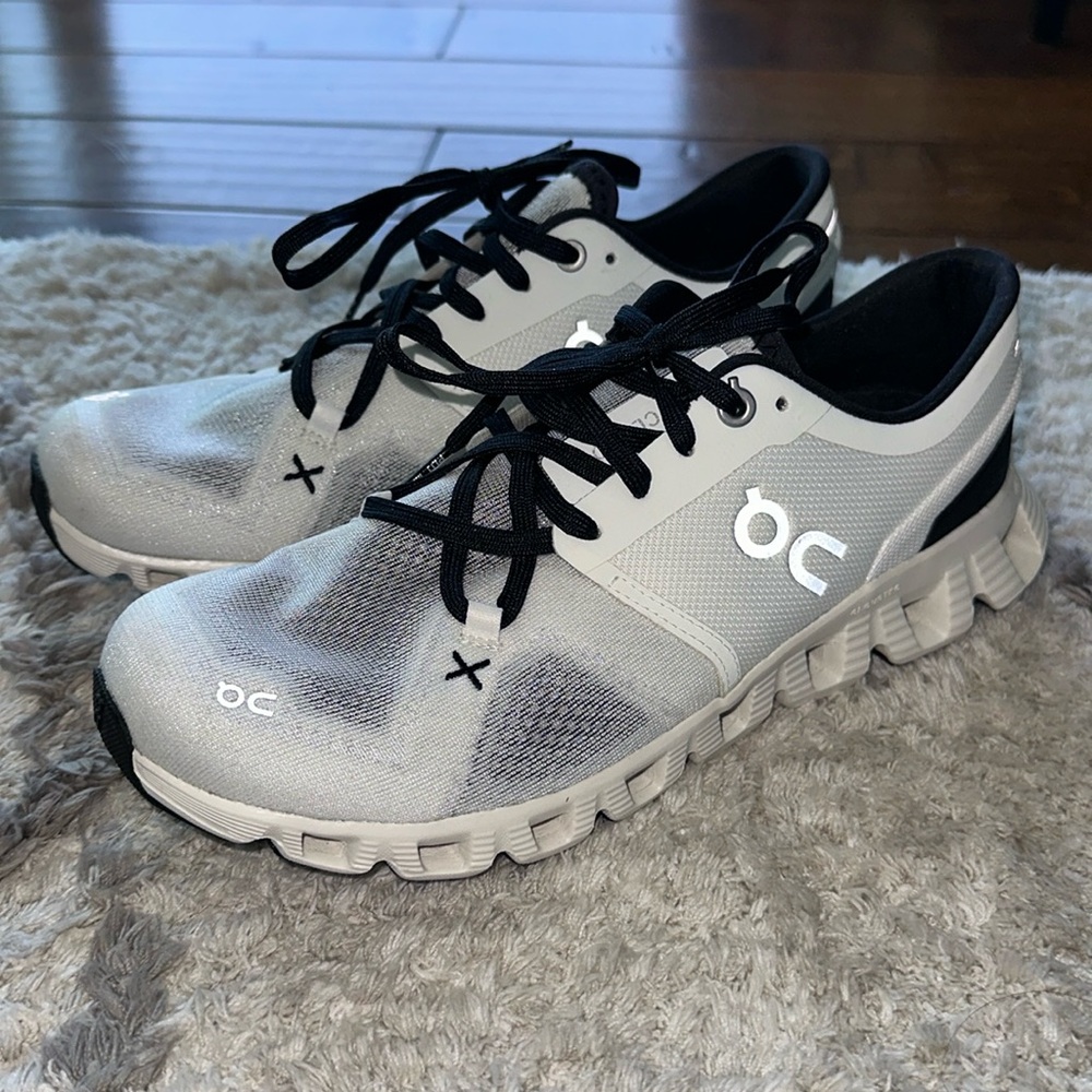 On running cloud X sneaker women size 8US/39EU
